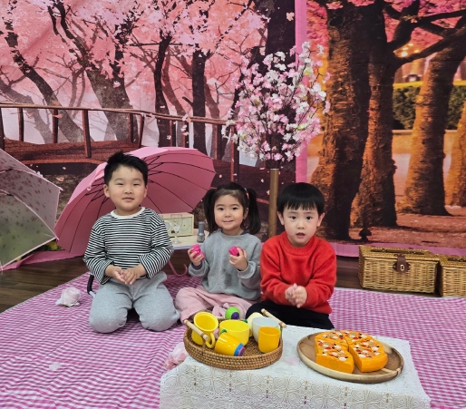 PinkDay 설레는 마음으로 분홍빛 봄 풍경 안에서 즐겁게 놀이했어요